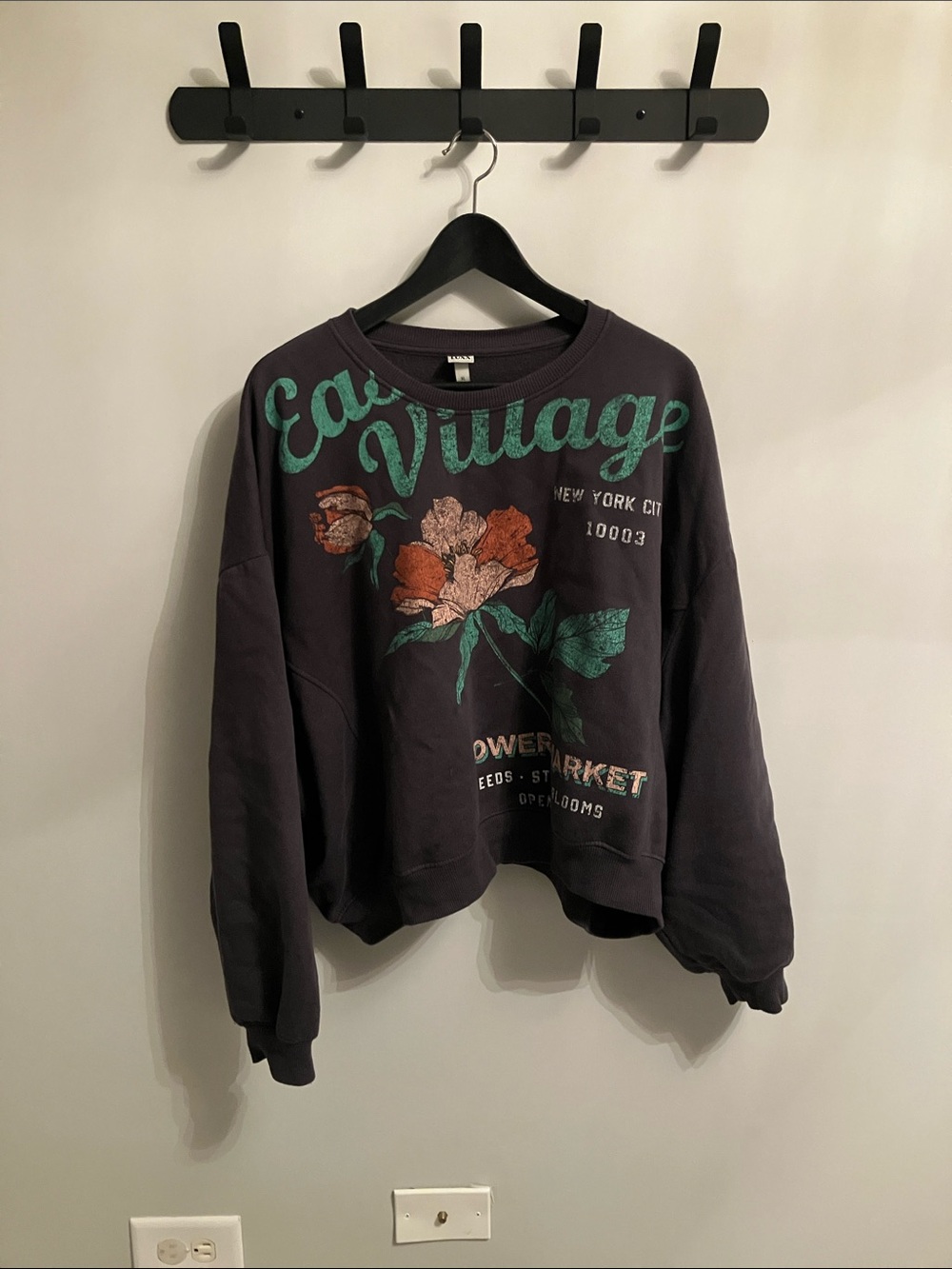 Vintage Floral Graphic Sweatshirt - Black